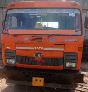 TATA 4923 Images